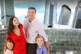 Czołówka M jak miłość. Marcin (Mikołaj Roznerski), Iza (Adriana Kalska), Szymek (Staś Szczypiński), Maja (Laura Jankowska)