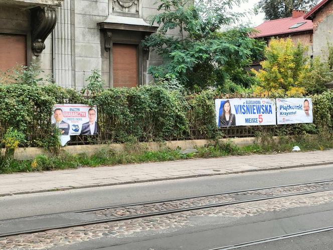 Plakaty wyborcze w Łodzi. Jest ich mnóstwo. Co się z nimi stanie po wyborach?