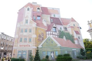 To najsłynniejszy mural w Poznaniu. Jest wizytówką zabytkowej dzielnicy [ZDJĘCIA]