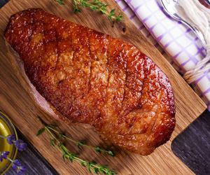 Pieczona pierś z gęsi. Sprawdzony przepis, jak upiec soczyste piersi gęsi