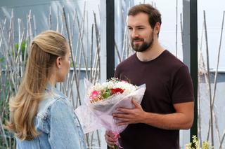 Barwy szczęścia, odc. 2729: Renata (Anna Mrozowska), Marcin Kodur (Oskar Stoczyński) 	