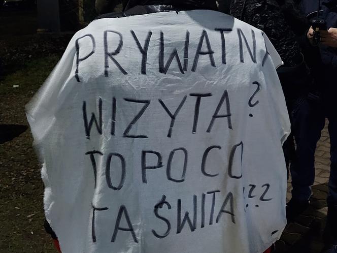 Demonstracja podczas wizyty Jarosława Kaczyńskiego w Starachowicach