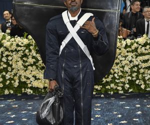 Najgorsze stylizacje na Met Gali 2025. Fotrepian na plecach to dopiero początek