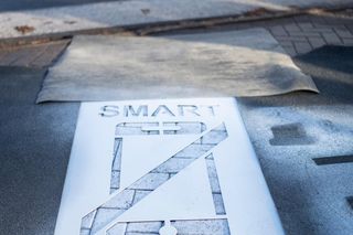 Nowe znaki na ulicach w Olsztynie. Świecą po zmroku. Gdzie się pojawiły? [ZDJĘCIA]