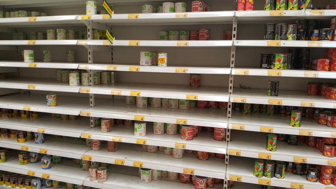 Koronawirus. Bydgoszczanie szturmują sklepy! Z półek znika żywność 