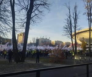 Protest w Katowicach. Tysiące związkowców na ulicach. Padły mocne słowa o „zbrodniczej ideologii”