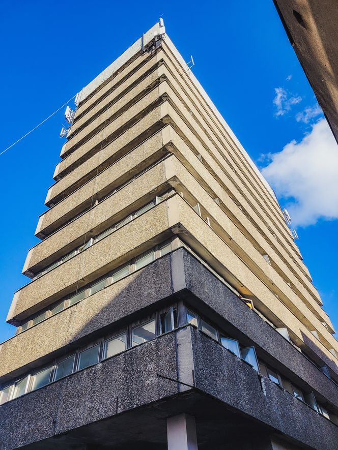 Opuszczony biurowiec "Centralu" odkrywa swoje tajemnice 