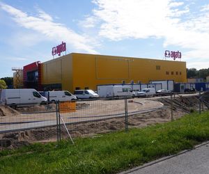 To pierwszy salon tej marki w Olsztynie. Postępują prace na budowie. Kiedy otwarcie?