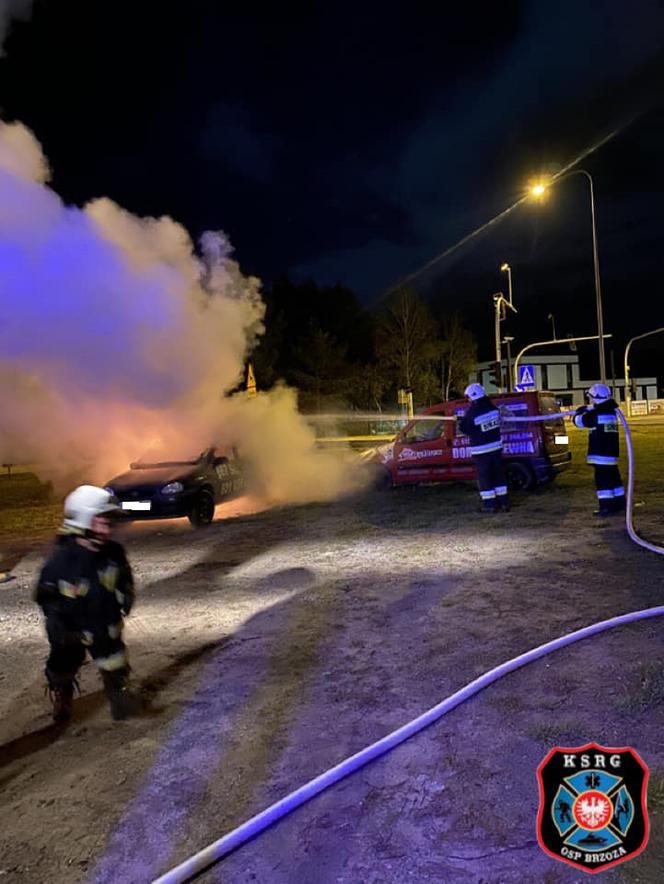 Nocna akcja strażaków przy węźle Bydgoszcz-Południe. Pożar samochodu!