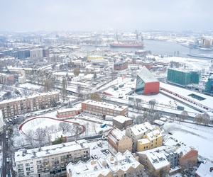 Atak zimy w Polsce. Śnieg przykrył polskie miasta [ZDJĘCIA]