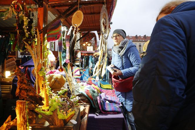 Tyski Jarmark Bożonarodzeniowy trwa w najlepsze. Znakomite koncerty i wyjątkowa atmosfera ZDJĘCIA