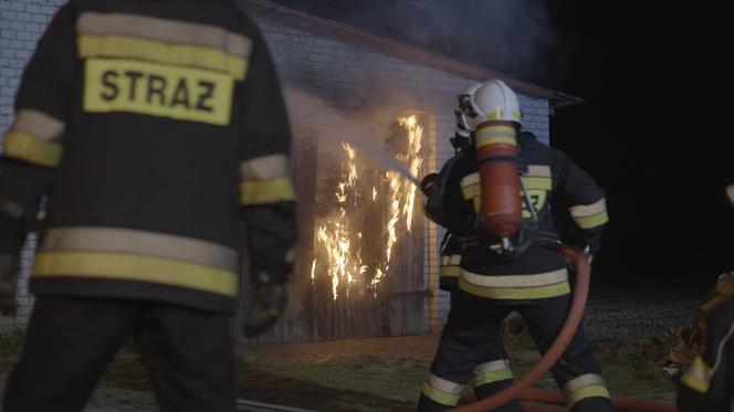 Remiza. Zawsze w akcji, odcinek 8 - opis, streszczenie: 18-letni Adam podpala garaż Jacka, który zabrał mu dziewczynę - ZWIASTUN