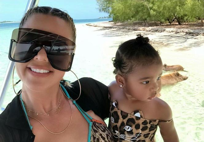 Khloe Kardashian znów dzieli internautów. „Nie mogę uwierzyć, że wciąż jej na to pozwalamy”