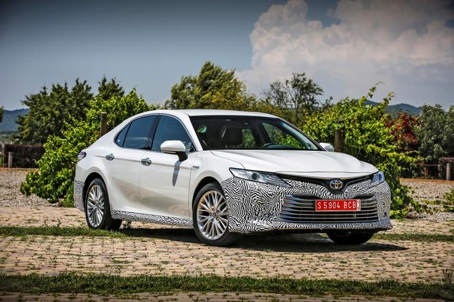 Hybrydowa Toyota Camry 2019