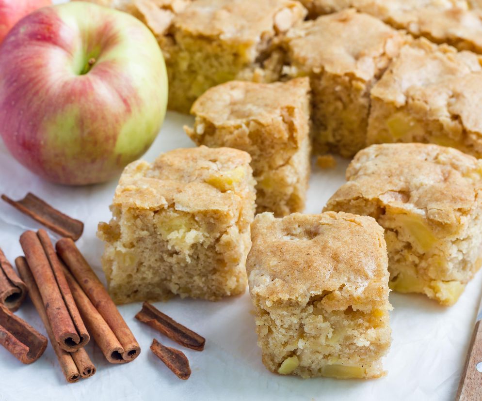 Nie ma na twarzy, to będzie na talerzu. Uśmiech teściowej, czyli ciasto z niespodzianką