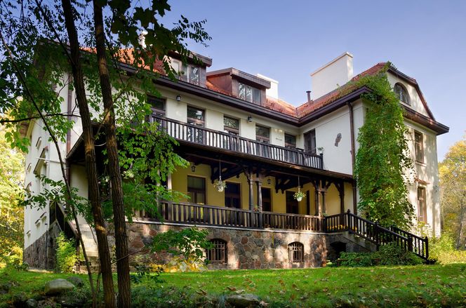 1. Podkowa Leśna – luksus i natura pod Warszawą