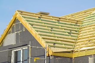 Jak ocieplić dom drewniany? System ETICS na ścianach szkieletowych