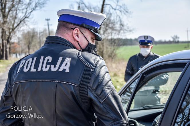 Policjanci z Gorzowa radzą: piesi i kierowcy - uważajcie!