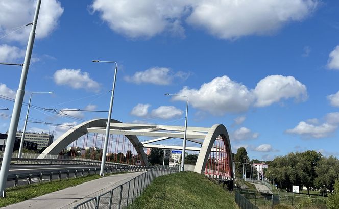 "Życie jest warte rozmowy". Na wiaduktach w Lublinie pojawiły się tabliczki dla ludzi w kryzysie