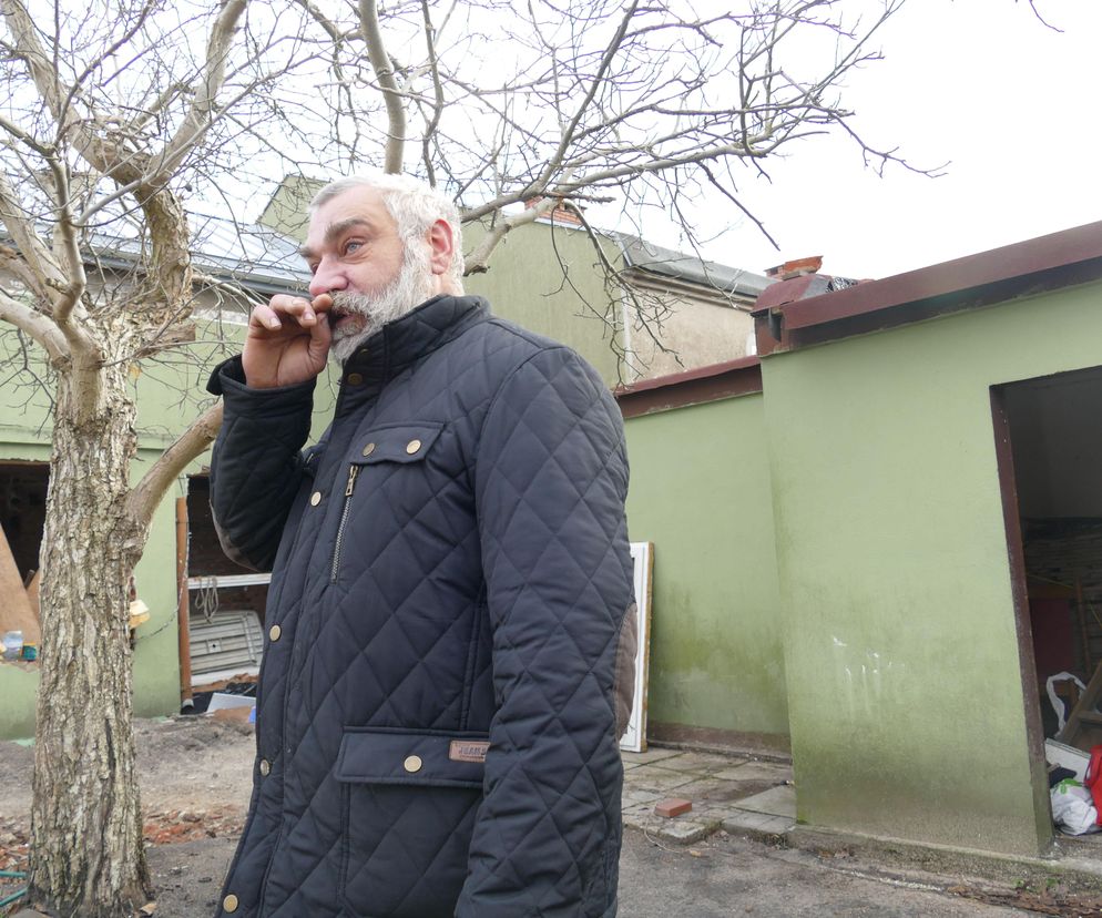 Pochował żonę, komornik zlicytował mu dom. Piotr nie ma gdzie żyć