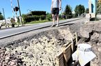 Tomasz Hejna na Przejeździe kolejowy łączącym Morasko z Piątkowem 
