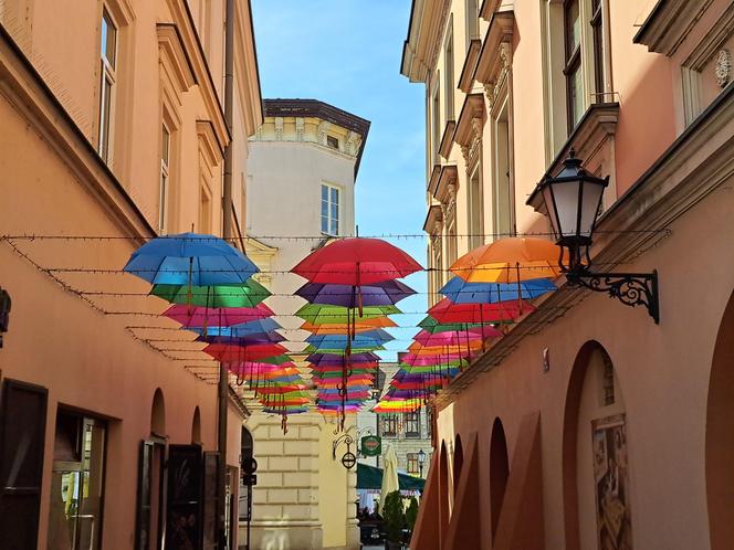 Tarnowskie Umbrella Sky na ul. Piekarskiej