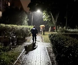 Z mieszkania na Mokotowie wydobywał się dym. W środku znaleziono ciało mężczyzny. Leżało wśród szalejących płomieni