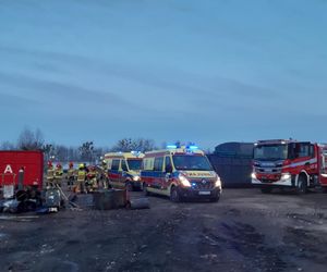 Wierzbica. Wybuch w zakładzie pracy. Dwóch mężczyzn rannych, jeden ciężko. Wypadek pod Radomiem [ZDJĘCIA].