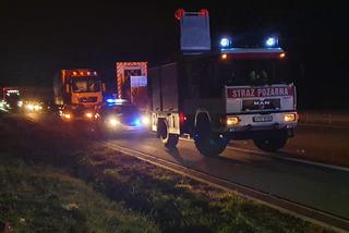  Dwie osoby trafiły do szpitala po dachowaniu na autostradzie