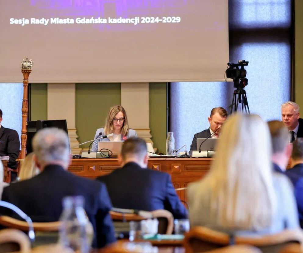 Dwukadencyjność pod lupą. Czy Polacy chcą wiecznych włodarzy? Sondaż ujawnia zaskakujące wyniki