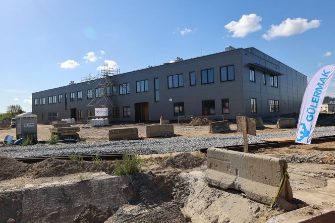 Budowa stacji postojowo-technicznej Mory (sierpień 2025)