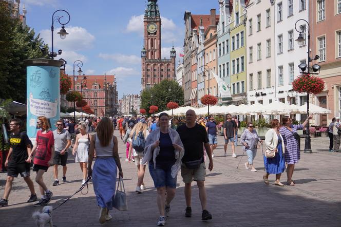 Tłumy turystów w Gdańsku. Ulice pękają w szwach