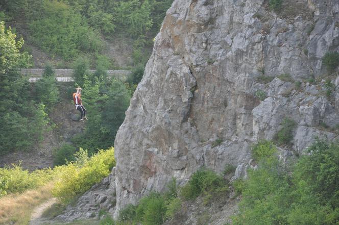 Park linowy Tyrolka na Kadzielni w Kielcach zaprasza