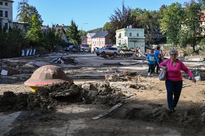 Szok, złość i płacz w Lądku-Zdroju. Miasto w niczym nie przypomina uzdrowiska [ZDJĘCIA]