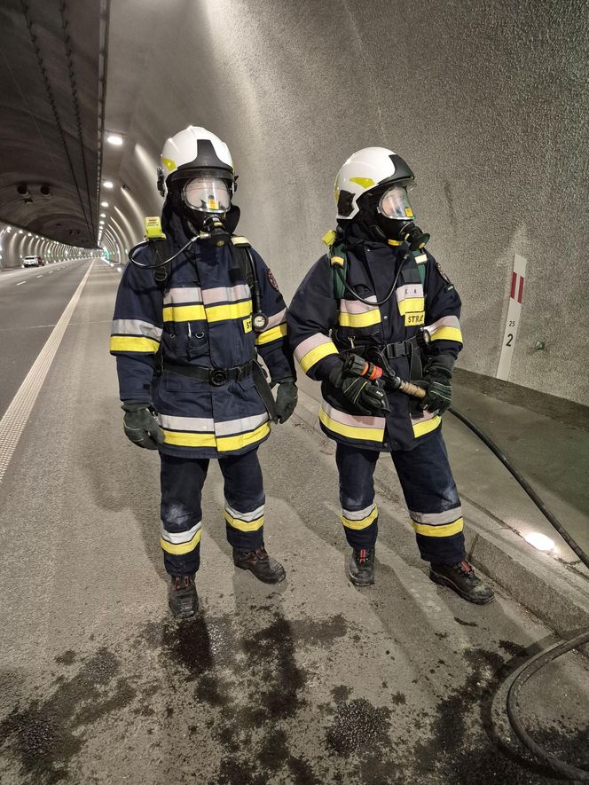 Tunel na Zakopiance został zamknięty. Przeprowadzono specjalną akcję służb ratunkowych