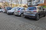 Przebite opony na osiedlu Krzyki-Partynice we Wrocławiu