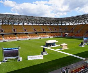 Kongres Świadków Jehowy Białystok 2024. Tłumy wiernych na Stadionie Miejskim