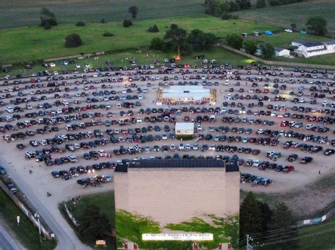 Zabierz psa do kina pod Chicago