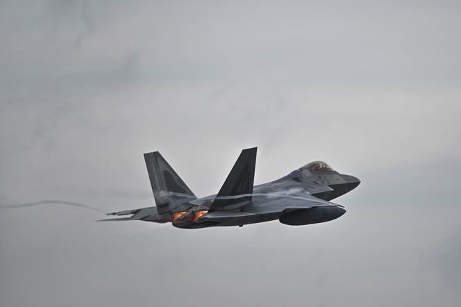 Łódzkie. Już 12 myśliwców F-22 Raptor stacjonuje w Łasku!