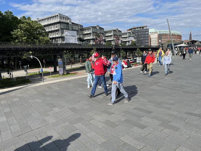 Tak Polacy bawią się w Hamburgu! Wszyscy są podekscytowani przed meczem! 