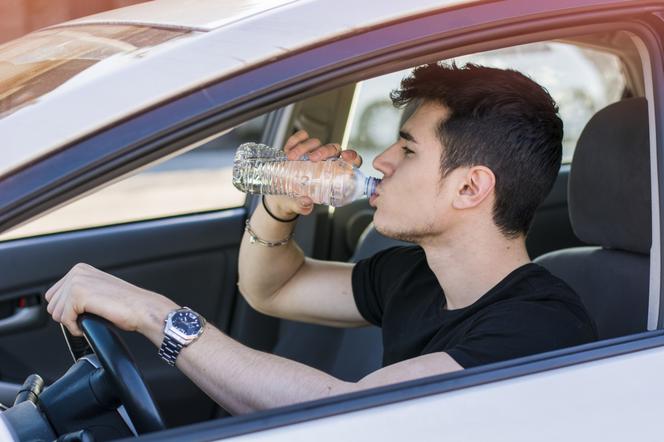 Prowadzisz auto? Lepiej się napij!