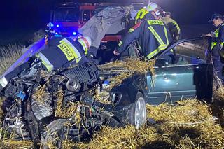 Wyrzysk: Audi wbiło się w naczepę ciągnika! 26-latek był bez szans!