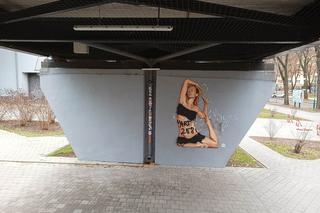Dalej uprawia jogę na miasteczku akademickim w Lublinie, ale już nie jest naga. Ktoś zniszczył street art