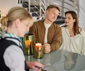  Na Wspólnej, odcinek 3675: Igor i Judyta po ślubie?! Będą udawać nowożeńców w podróży poślubnej - ZWIASTUN, ZDJĘCIA