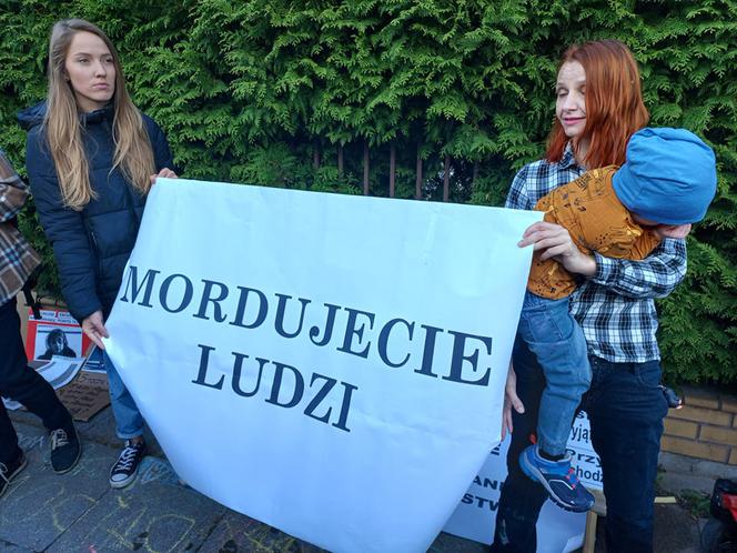 Trwa protest przed siedzibą Straży Granicznej