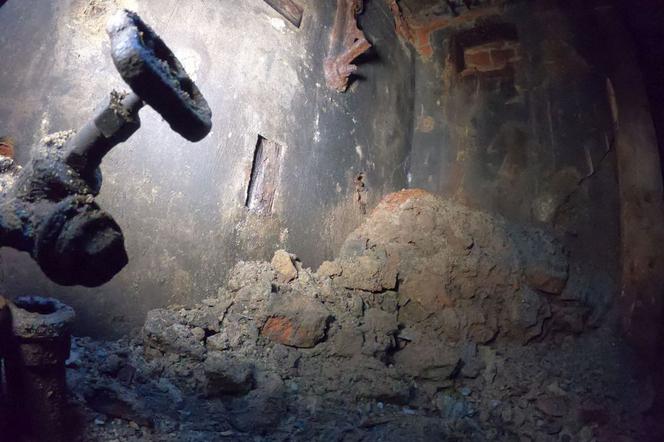 Odnaleziona studnia stała przed budynkiem, w którym przed wojną mieścił się magistrat, a obecnie jest Muzeum Archeologiczne