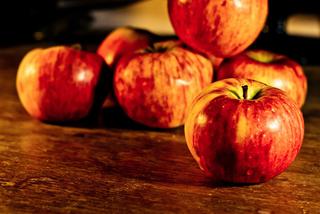 Placki z jabłkami w oryginalnej odsłonie: przepis na atrakcyjnie wyglądający deser