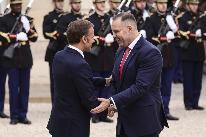 Nawrocki spotkał się z Macronem