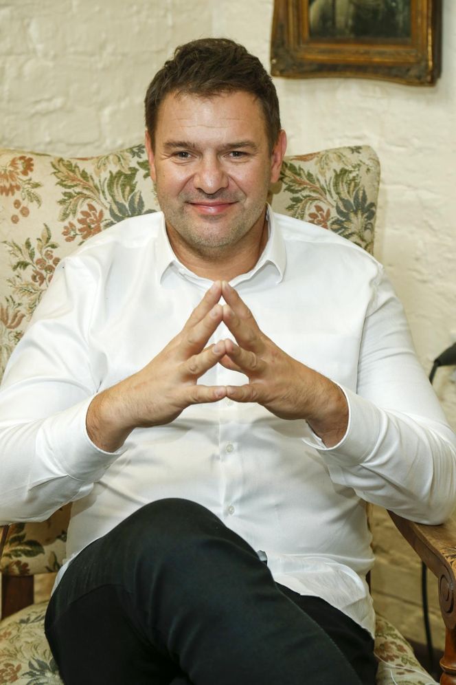 Tomasz Karolak ma dziś urodziny. Za te role fani pokochali go najbardziej!