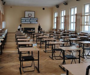 Matura z polskiego 2025. Co było na egzaminie? Arkusze CKE. Pytania i odpowiedzi